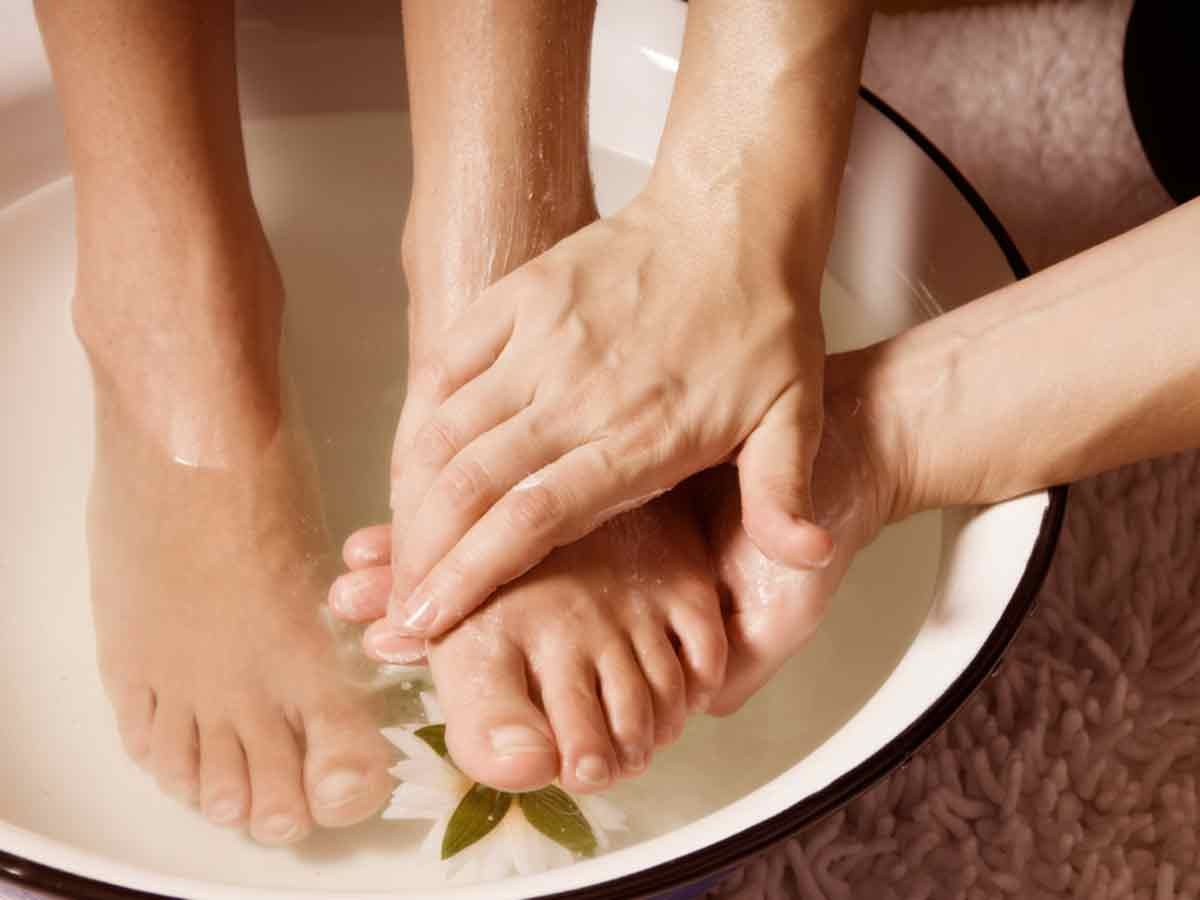 Natural Remedies for Soothing Foot Pain and Discomfort